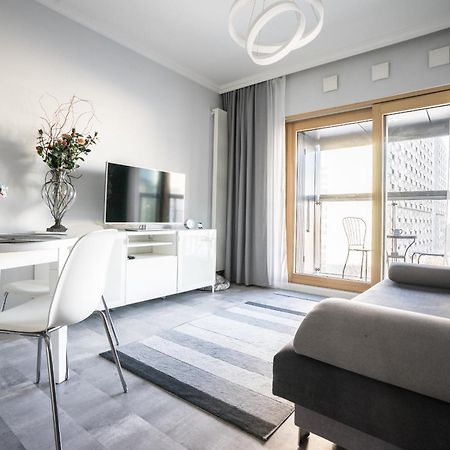 Vipwarsawapartments Diamond Mennica Residence Bagian luar foto