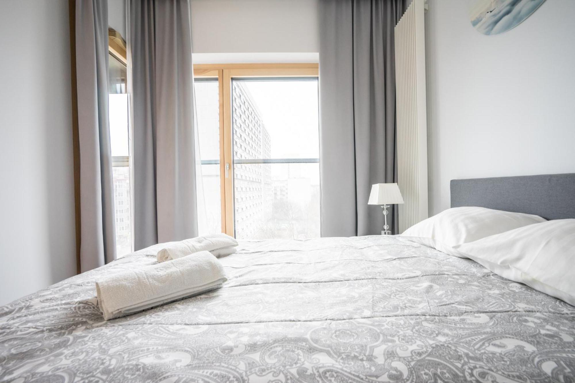 Vipwarsawapartments Diamond Mennica Residence Bagian luar foto