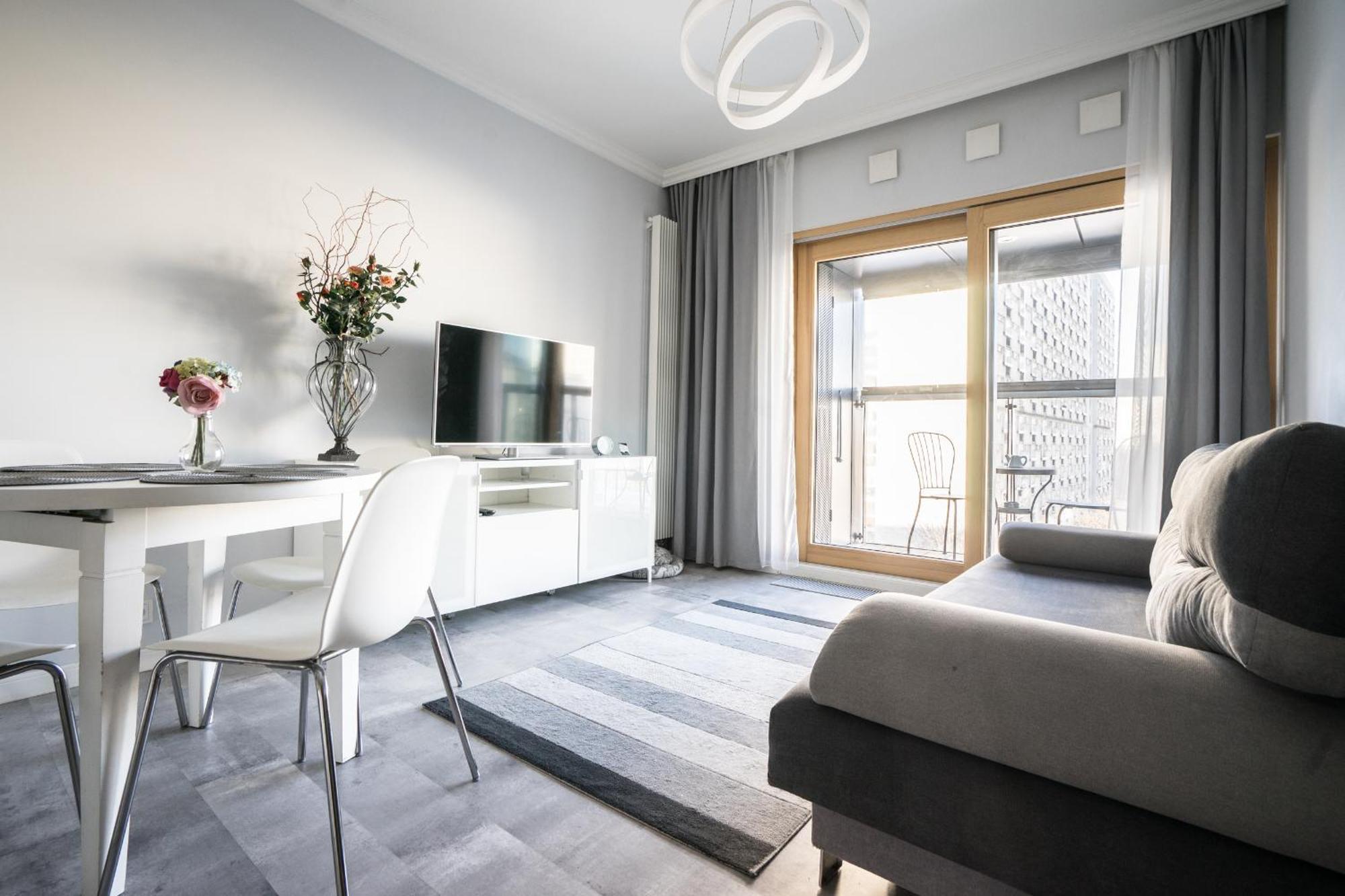 Vipwarsawapartments Diamond Mennica Residence Bagian luar foto